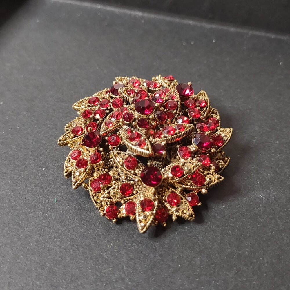 Very Pretty Red And Gold Tone Brooch
